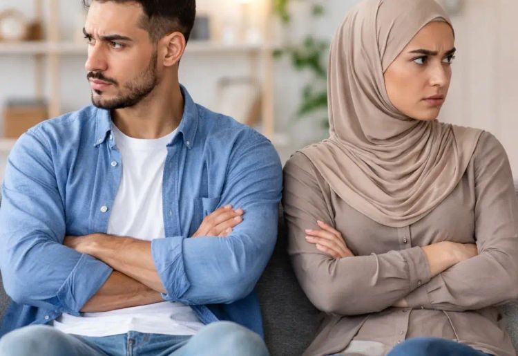 علامات عدم التوافق بين الزوجين: فهم الجذور قبل تفاقم الأزمة